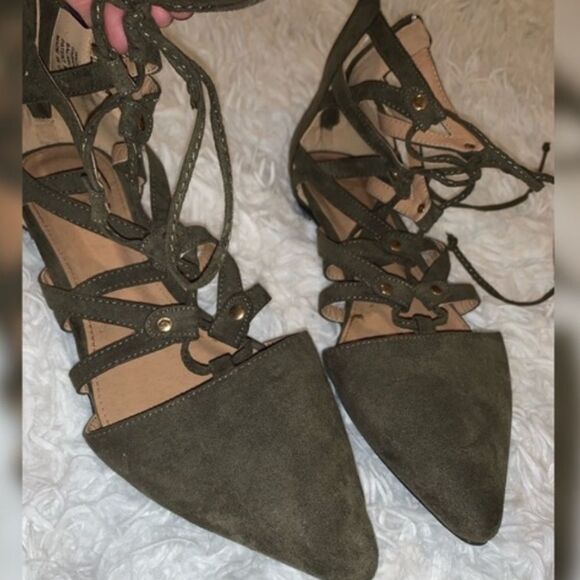✨HP✨Report Lace-Up Green Suede Flats✨ - Picture 2 of 2